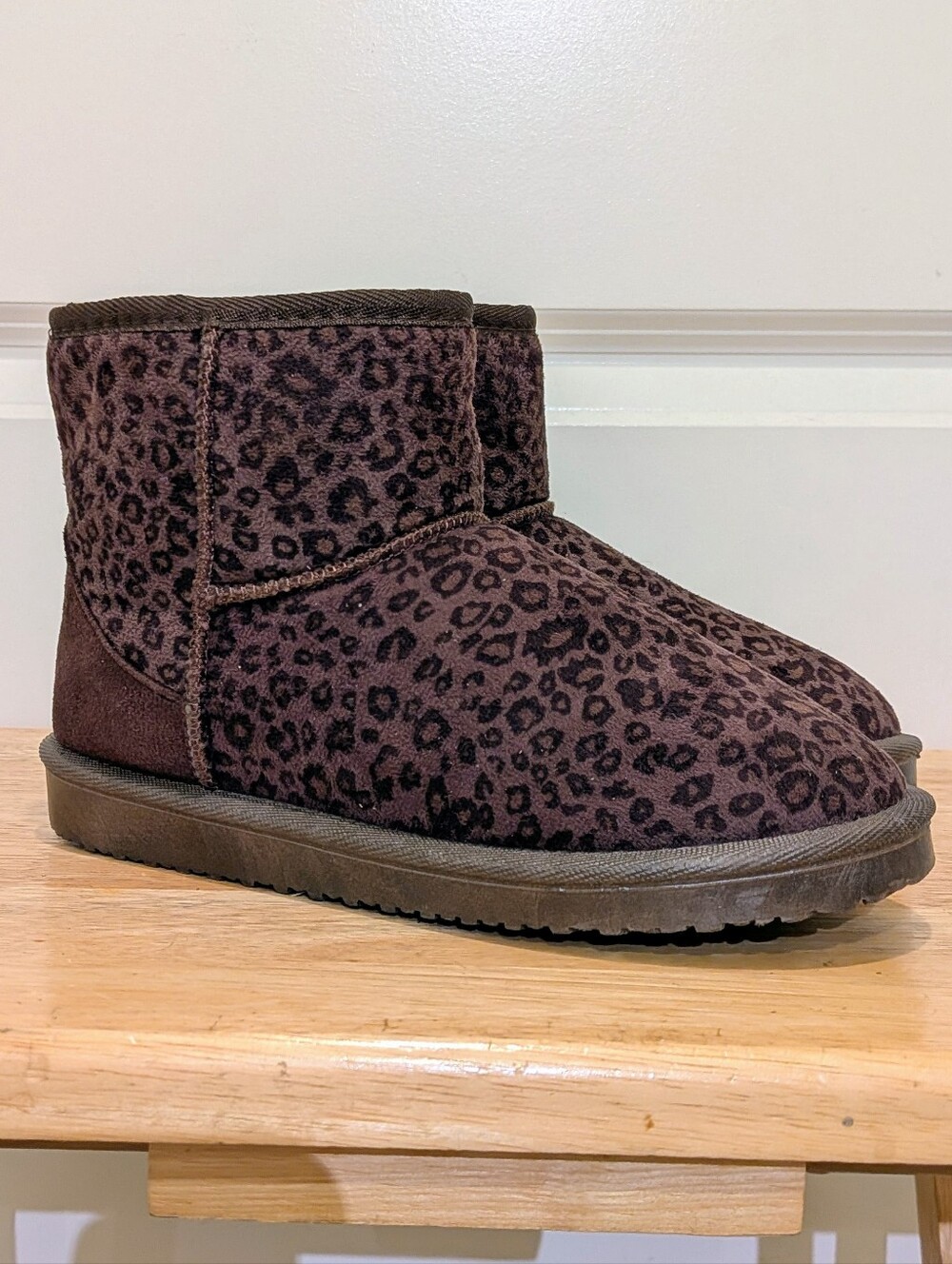 EUC Velen M Dark Brown Faux Suede Slip On Sherpa Booties